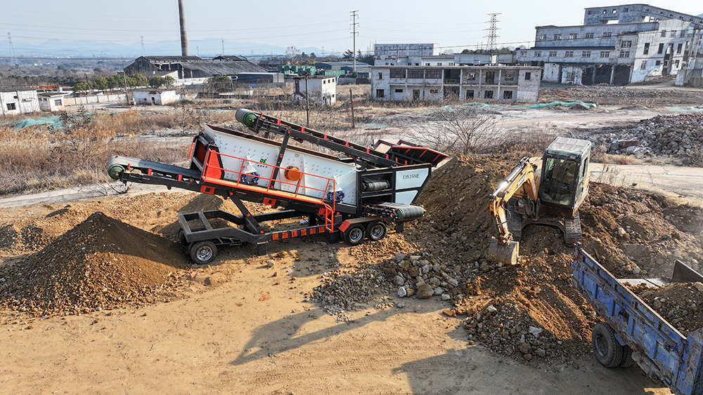 靈活高效，德森移動(dòng)篩分車賦能工業(yè)生產(chǎn)